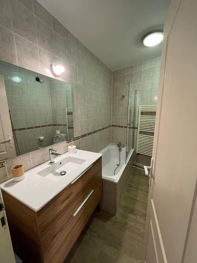 Le Perralieres Charmant 2 Chambres Metro Flachet วีเลอร์บาน ภายนอก รูปภาพ